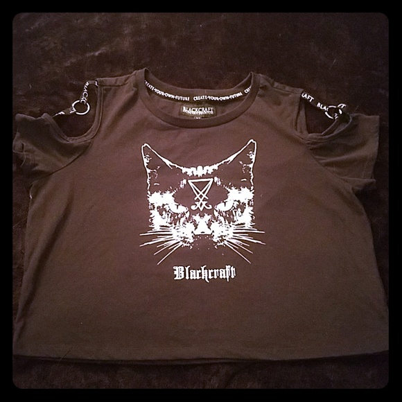 Hot Topic Tops - NWOT Blackcraft Cat Crop Top Hot Topic Tops - NWOT Blackcraft Cat Crop Top